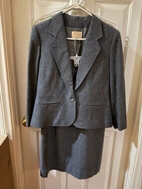 Vintage NICE!! Pendleton Gray Wool Blazer 12 and Skirt 10 Suit
